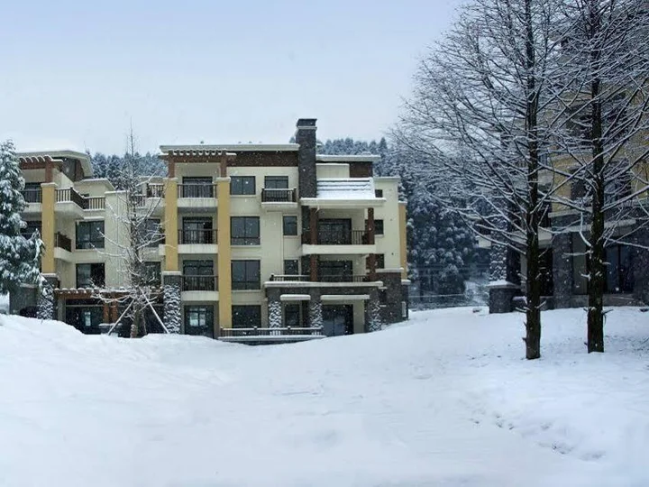 Лешан: Mount Emei Qilingping Hot Spring Hotel
