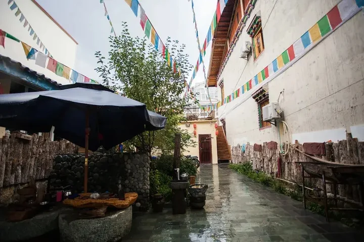 Шангри-Ла: Shangri-La Home Inn