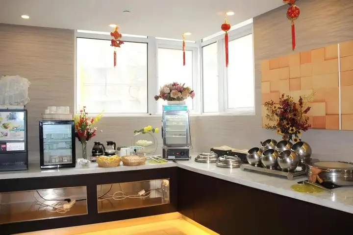 Циндао: Jinjiang Inn Qingdao Henan Road Railway Station