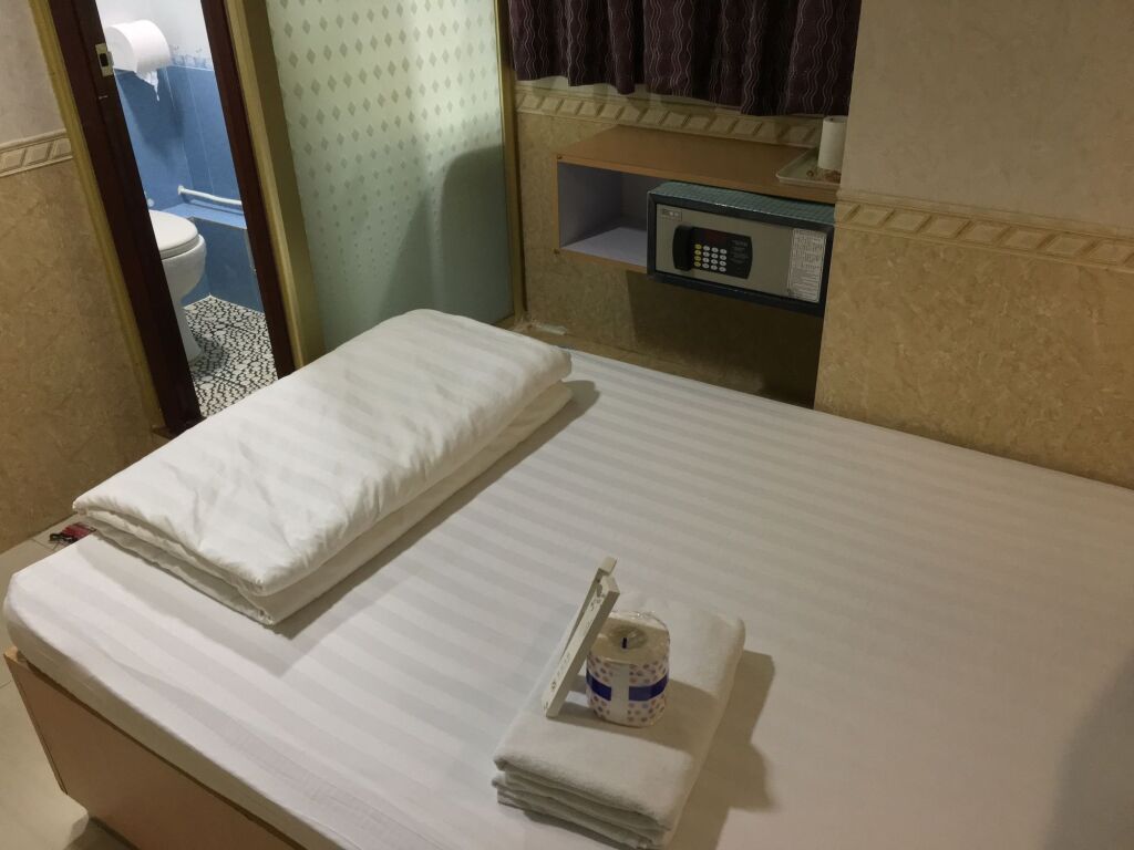 Гонконг: Everest Guest House