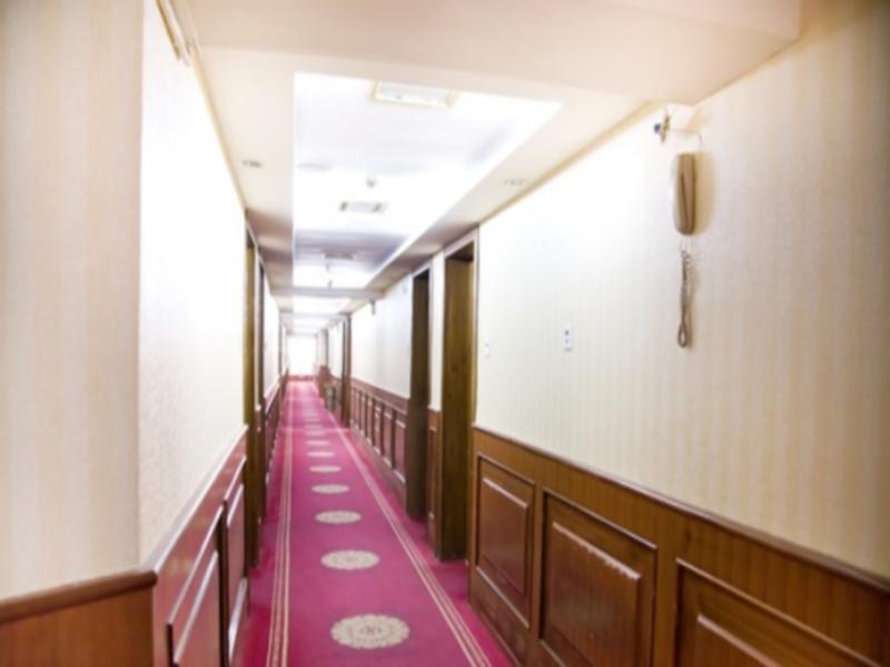 Наньнин: Nanning Gold Red Forest Hotel
