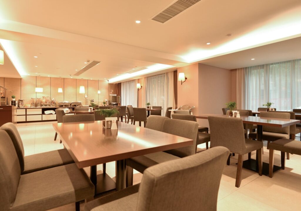Шанхай: Home Inns Plus Shanghai Xujiahui Branch