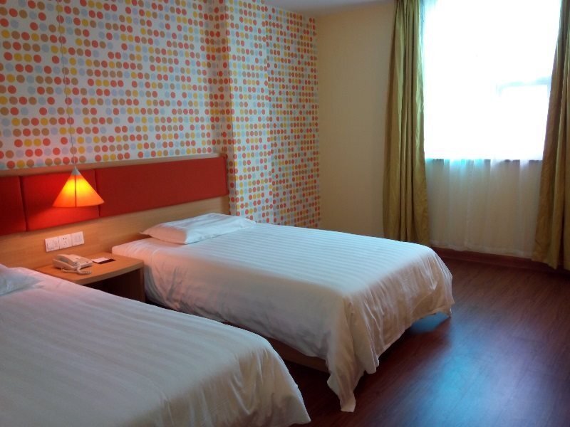 Куньмин: Home Inn (Kunming Beijing Road Taobao Women Street)