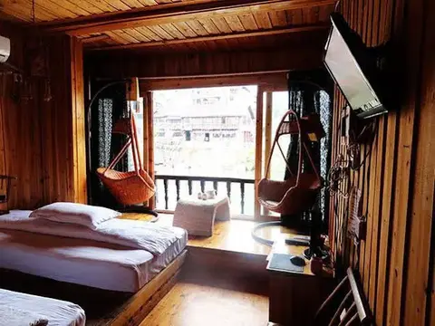 Сянси: Fenghuang Renjia Stilted Building Chinese Inn