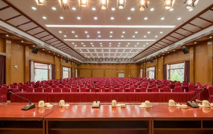 Шангри-Ла: Shuizhuang Hotel