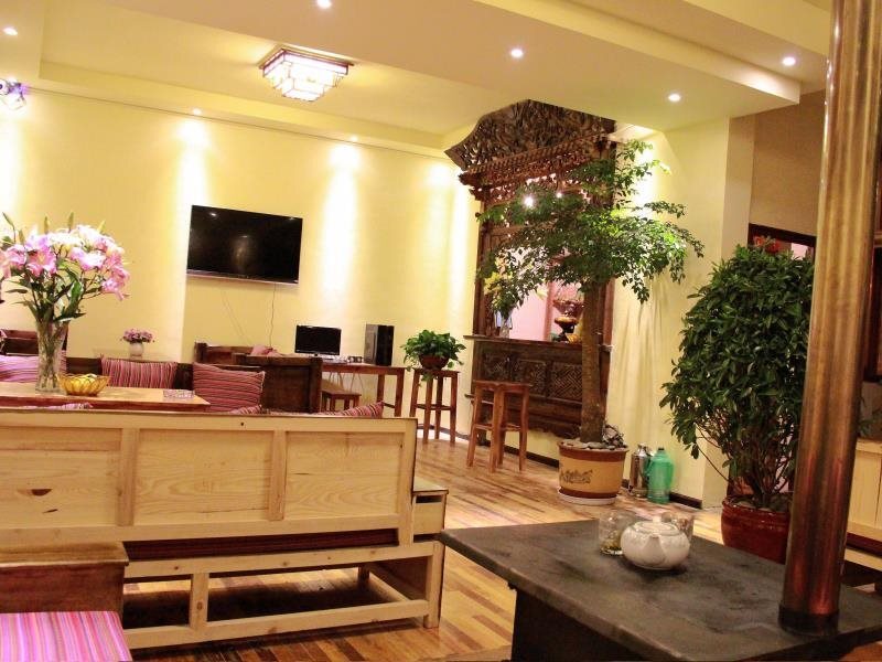 Шангри-Ла: Shangrila Agedtree Hotel