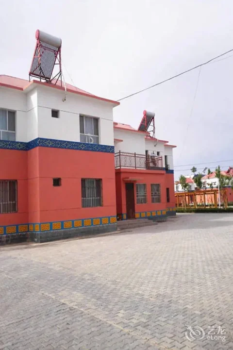 Далайн-Хуб: Desert Populus Family Hotel