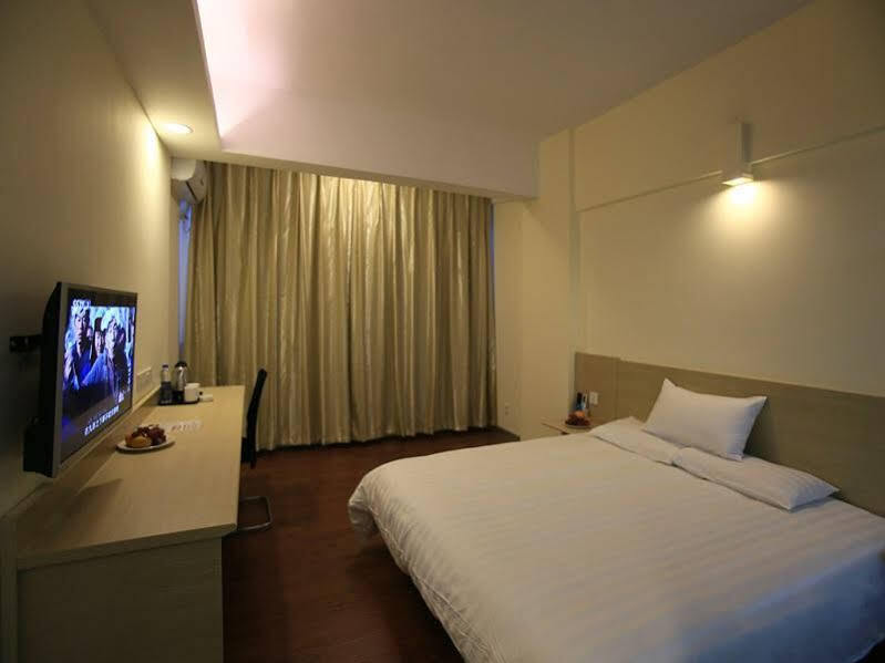 Сямынь: Hanting Express Xiamen Airport Branch Hotel