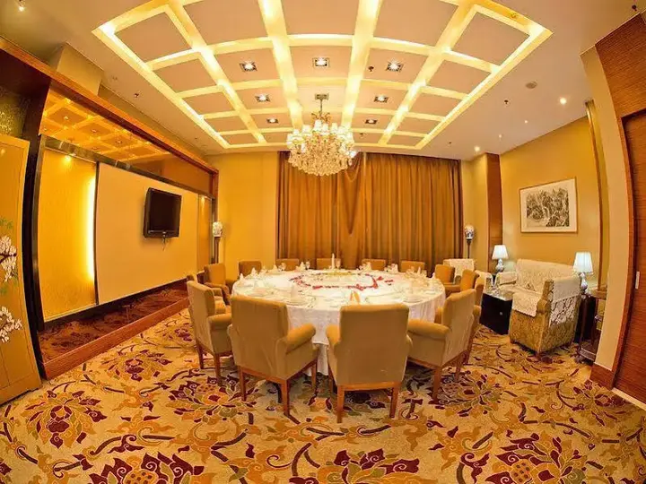 Цзинань: Jinan Zhangqiu Inzone Garland Hotel