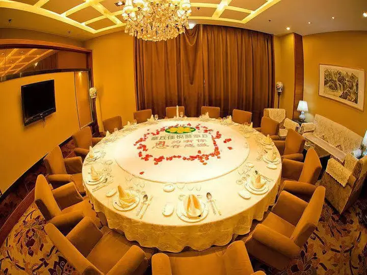Цзинань: Jinan Zhangqiu Inzone Garland Hotel