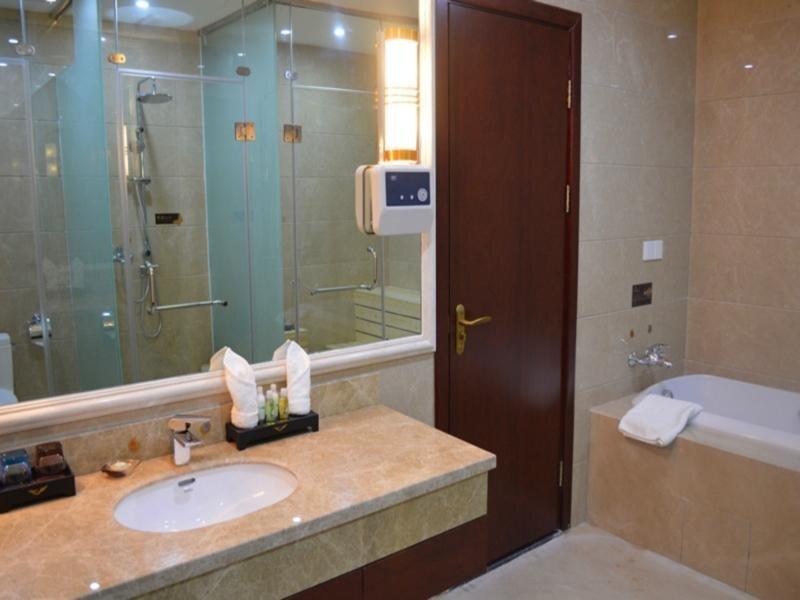 Синин: Fwinchine International Hotel