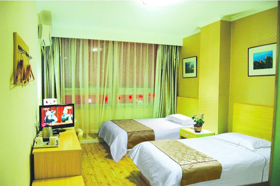 Чэндэ: Super 8 Hotel Chengde Temple of Fire God