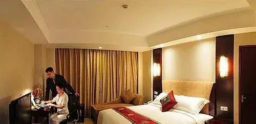 Синъи: Jinzhou Cuihu Hotel Xingyi