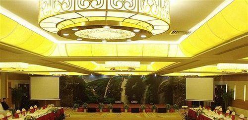 Синъи: Jinzhou Cuihu Hotel Xingyi