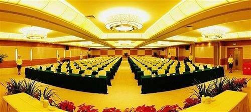 Синъи: Jinzhou Cuihu Hotel Xingyi