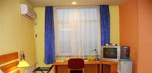 Далянь: Home Inn Bayi Road - Dalian