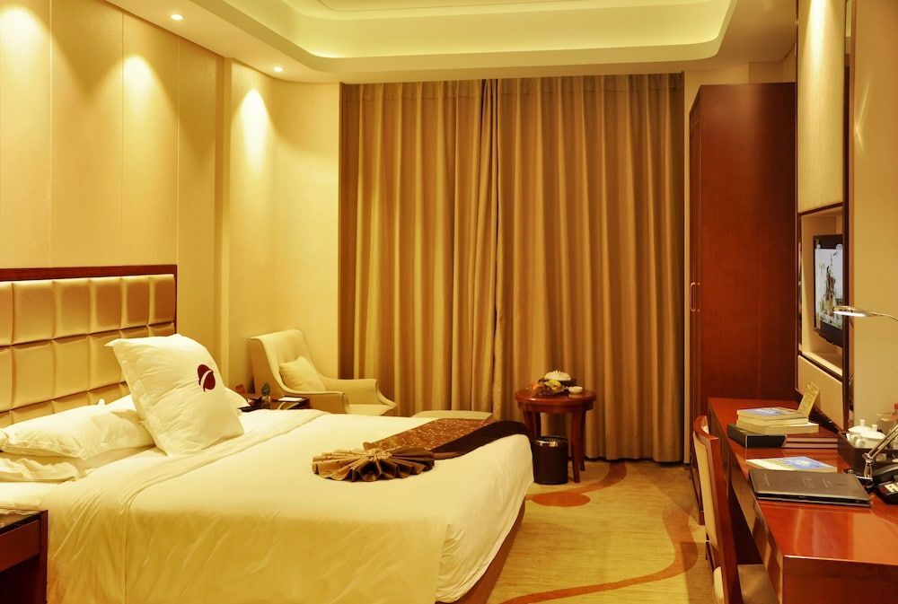Дунъян: Hengdian World Studios · Guomao Hotel (Qingming Riverside Scene Store)