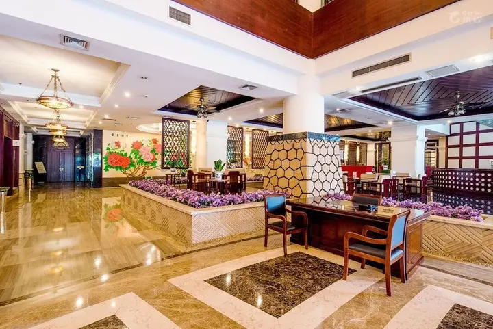 Дунъян: Hengdian World Studios · Guomao Hotel (Qingming Riverside Scene Store)