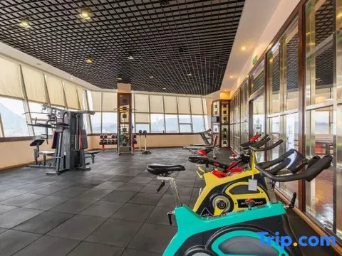 Дунъян: Hengdian World Studios · Guomao Hotel (Qingming Riverside Scene Store)