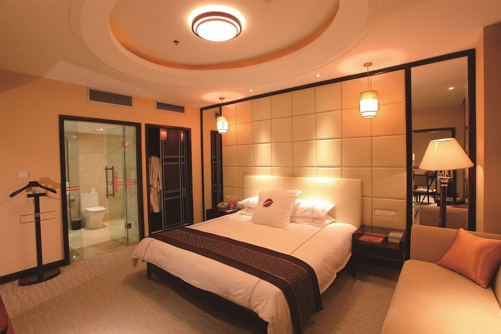 Дунъян: Hengdian World Studios · Guomao Hotel (Qingming Riverside Scene Store)