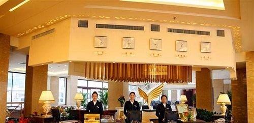 Циньхуандао: North Of China Electric Building - Beidaihe