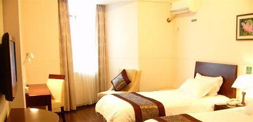 Дунъян: Hengdian Tinghao Hotel