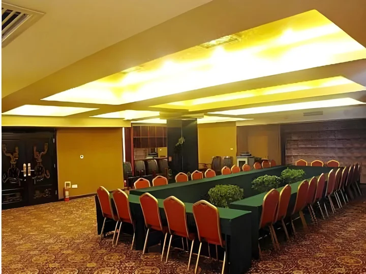Чжэнчжоу: Dengfeng Chanwu Hotel