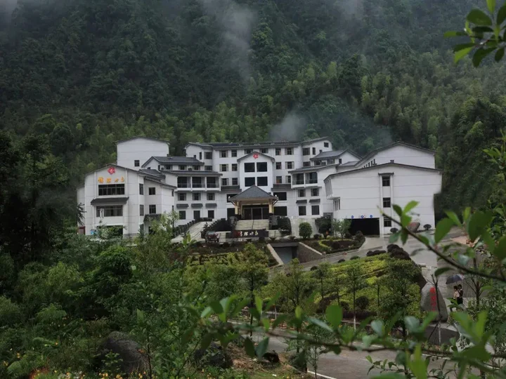 Шанграо: Jinchen Hotel