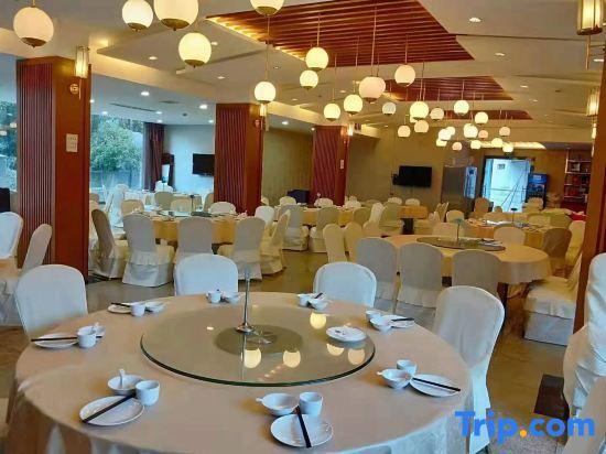 Шанграо: Jinchen Hotel