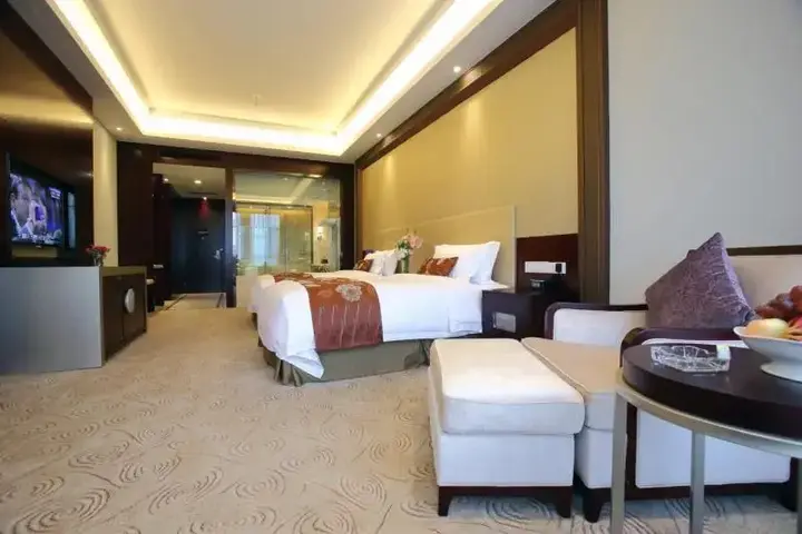 Линьи: Linyi River Hotel