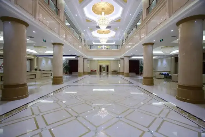 Линьи: Linyi River Hotel