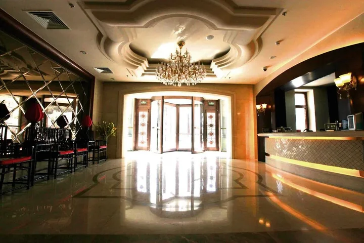Циндао: Central Business Hotel