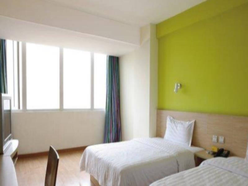 Лоян: 7 Days Inn Luoyang Zhongzhou Luming Tang Scenic