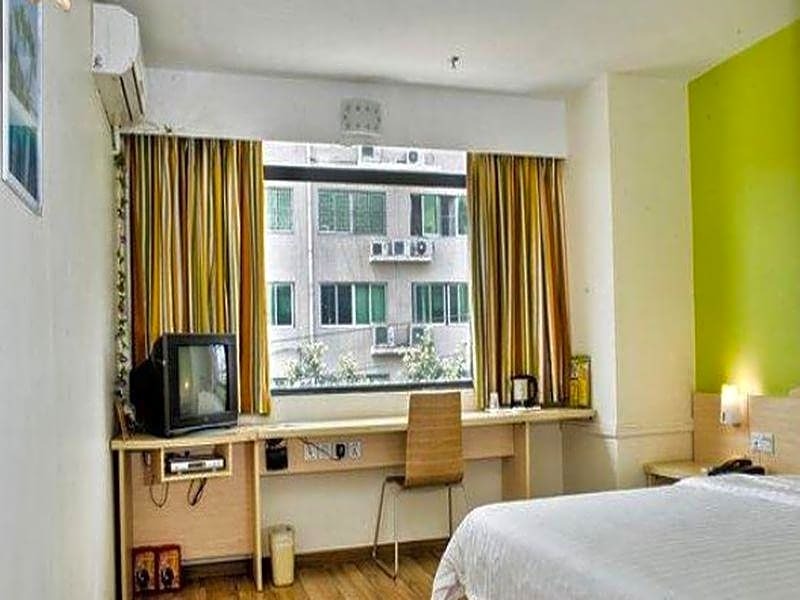 Цзинань: 7 Days Inn Jinan Di Kou Road Da Run Fa Branch