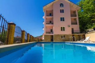Дедеркой: Guest House Triumph