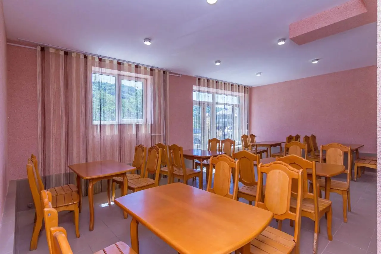 Дедеркой: Guest House Triumph