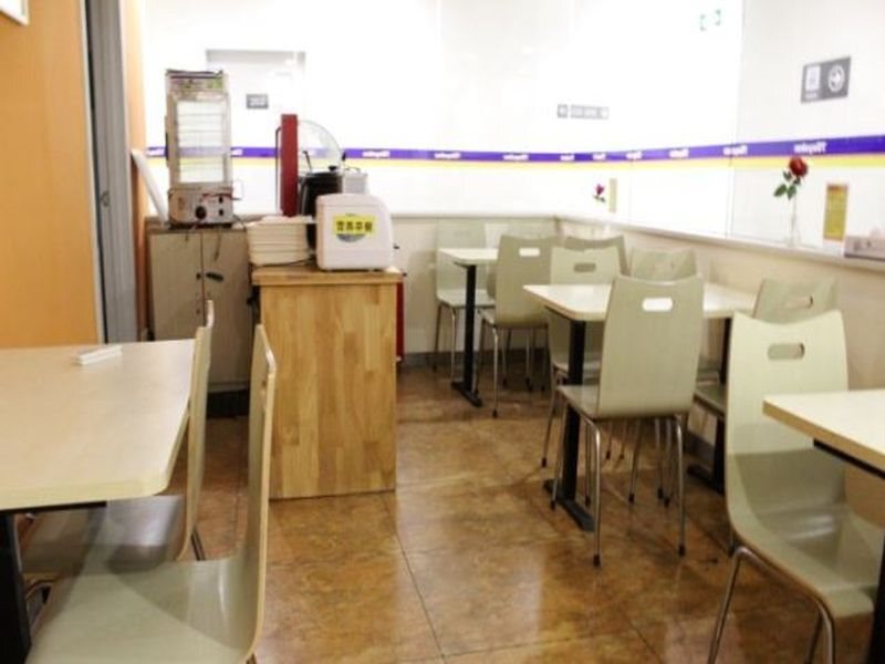 Чжэнчжоу: 7 Days Inn Zhengzhou Railway Station Central Square Branch