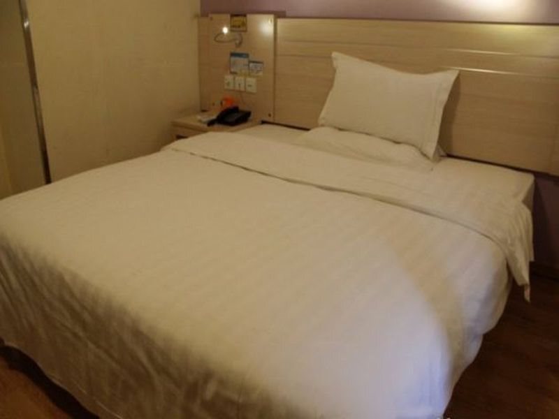 Чжэнчжоу: 7 Days Inn Zhengzhou Railway Station Central Square Branch