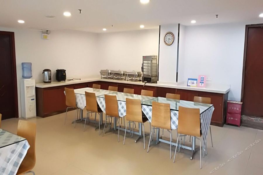 Чжэнчжоу: 7 Days Inn Zhengzhou Jingsan Road Century Mart
