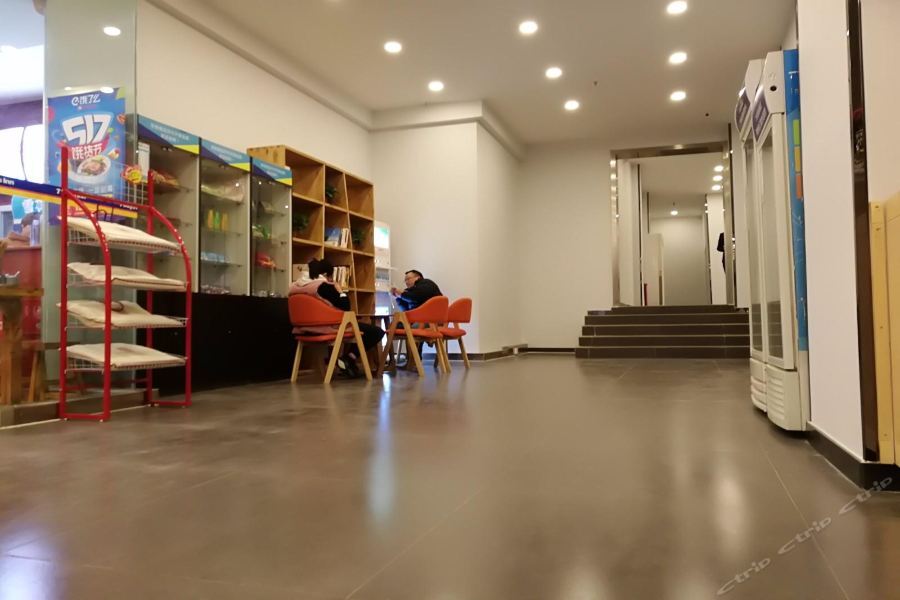 Чжэнчжоу: 7 Days Inn Zhengzhou Jingsan Road Century Mart