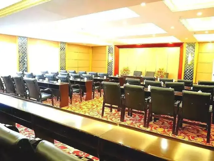 Шангри-Ла: Salong Hotel