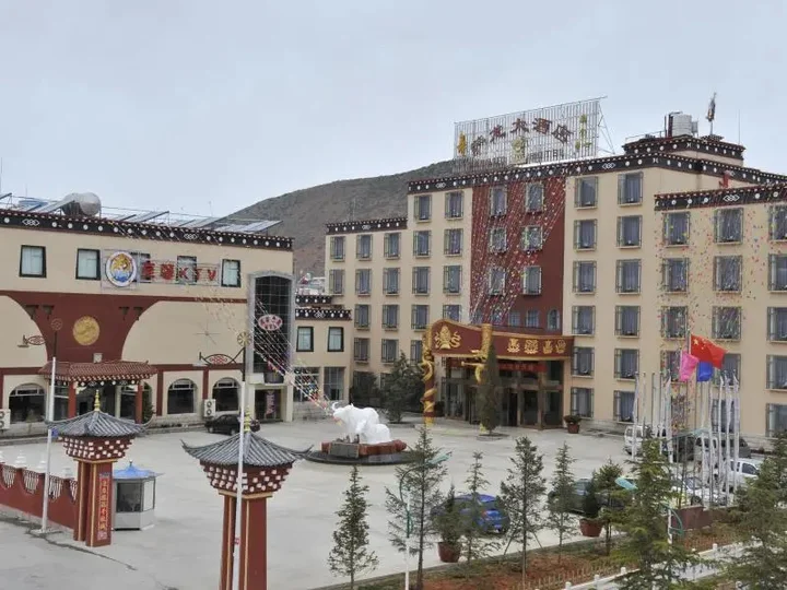 Шангри-Ла: Salong Hotel