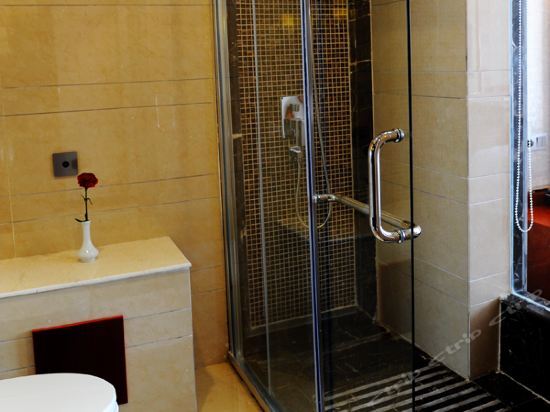 Шангри-Ла: Salong Hotel