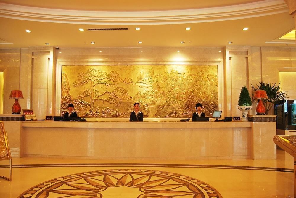 Люян: Lvliang Double Yu The Holiday Hotel
