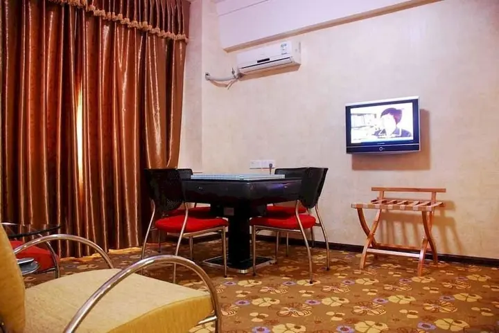Чжэнчжоу: Nine Days Fashion Hotel Zhengzhou China World Trade Center 360 Square