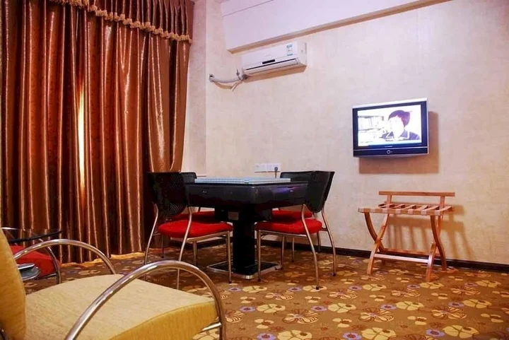 Чжэнчжоу: Nine Days Fashion Hotel Zhengzhou China World Trade Center 360 Square