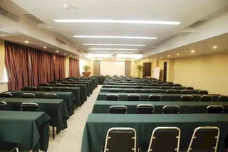 Чжэнчжоу: Nine Days Fashion Hotel Zhengzhou China World Trade Center 360 Square