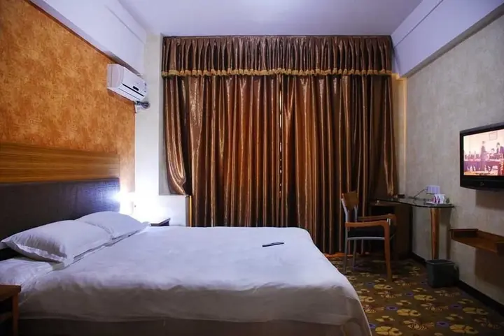 Чжэнчжоу: Nine Days Fashion Hotel Zhengzhou China World Trade Center 360 Square