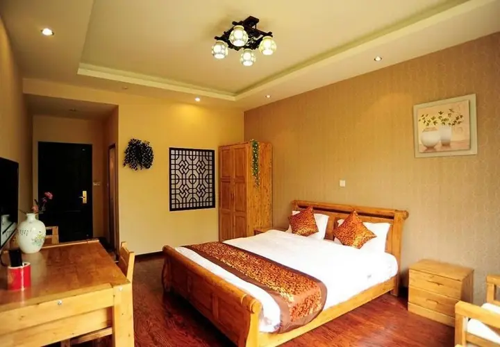 Лешан: Mount Emei Happy Hotel