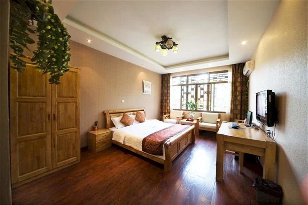 Лешан: Mount Emei Happy Hotel